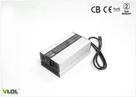 Zwarte Zilveren Draagbare en Slimme Batterijlader 12V 25A voor Lithium en SLA-Batterijpak